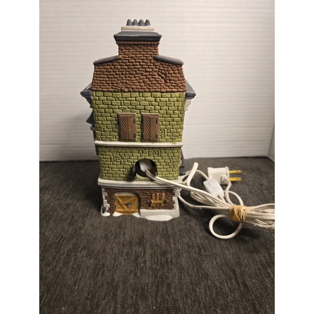 The Flat Of Ebenezer Scrooge - Dickens Village - EUC - Dept 56 Vintage 1989